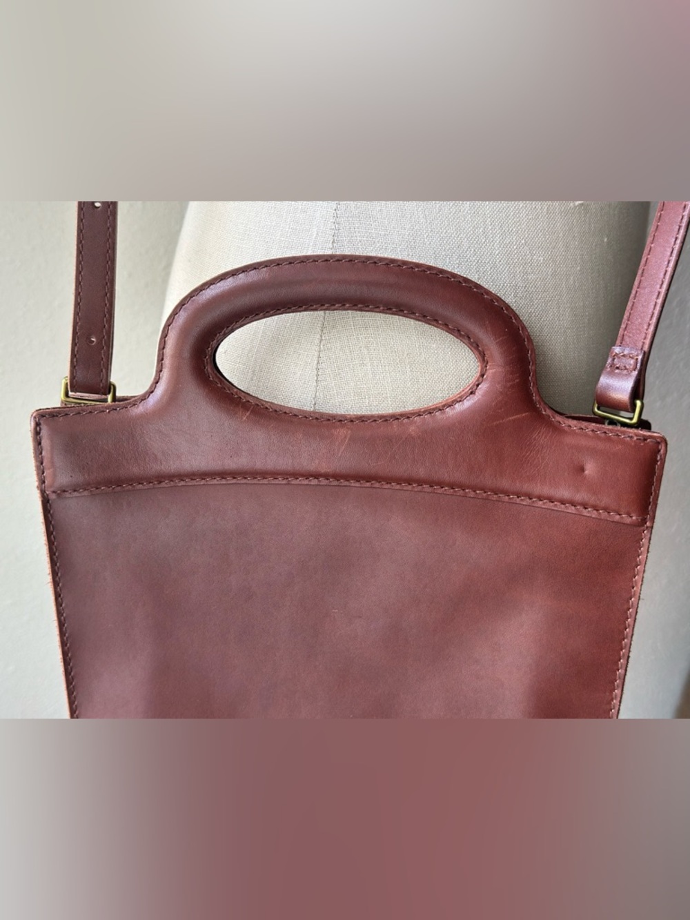 Madewell The Toggle Crossbody Bag in Cherry Wood Leather - Picture 7 of 11